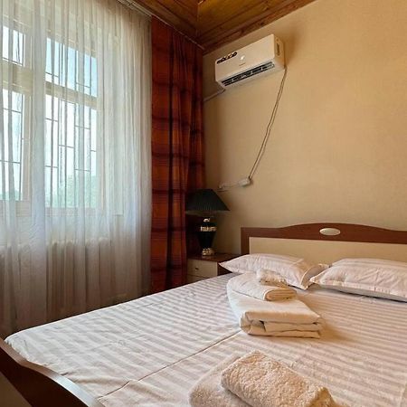 Дом 14 Bed & Breakfast Osh Exterior photo