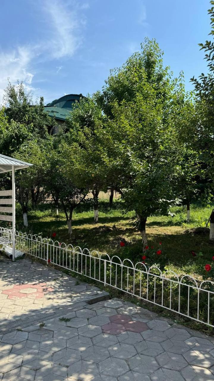 Дом 14 Bed & Breakfast Osh Exterior photo