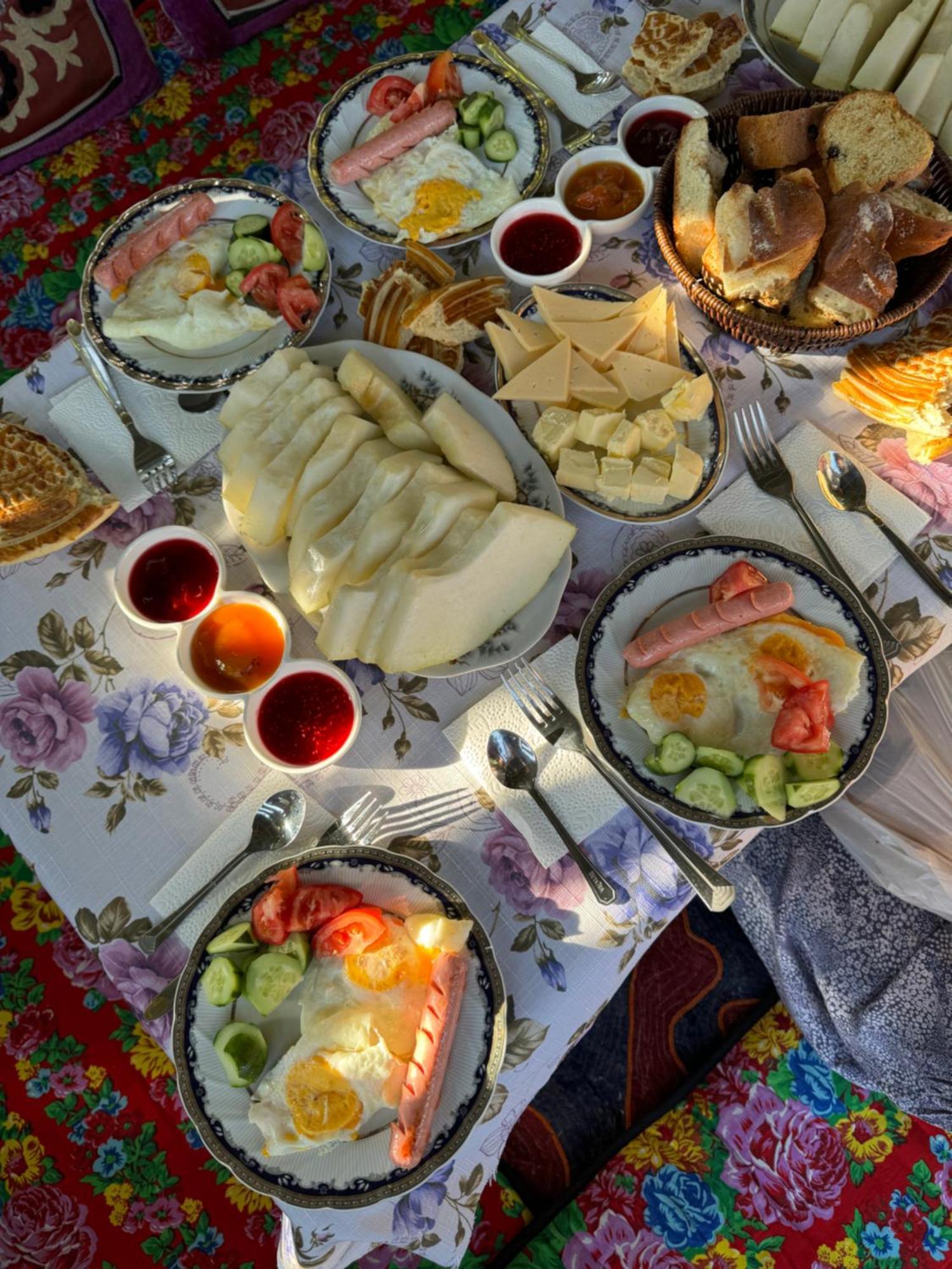Дом 14 Bed & Breakfast Osh Exterior photo