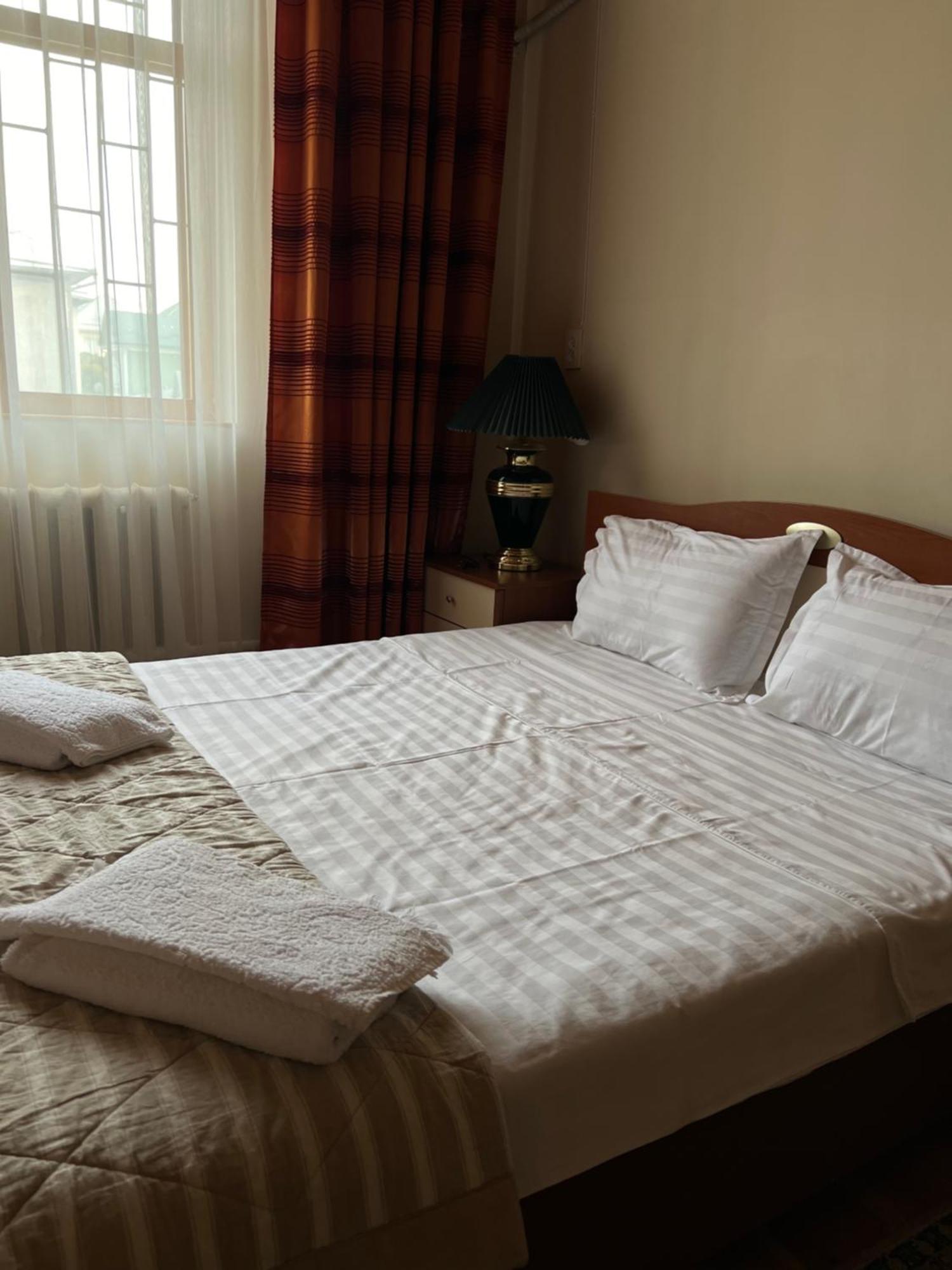Дом 14 Bed & Breakfast Osh Exterior photo
